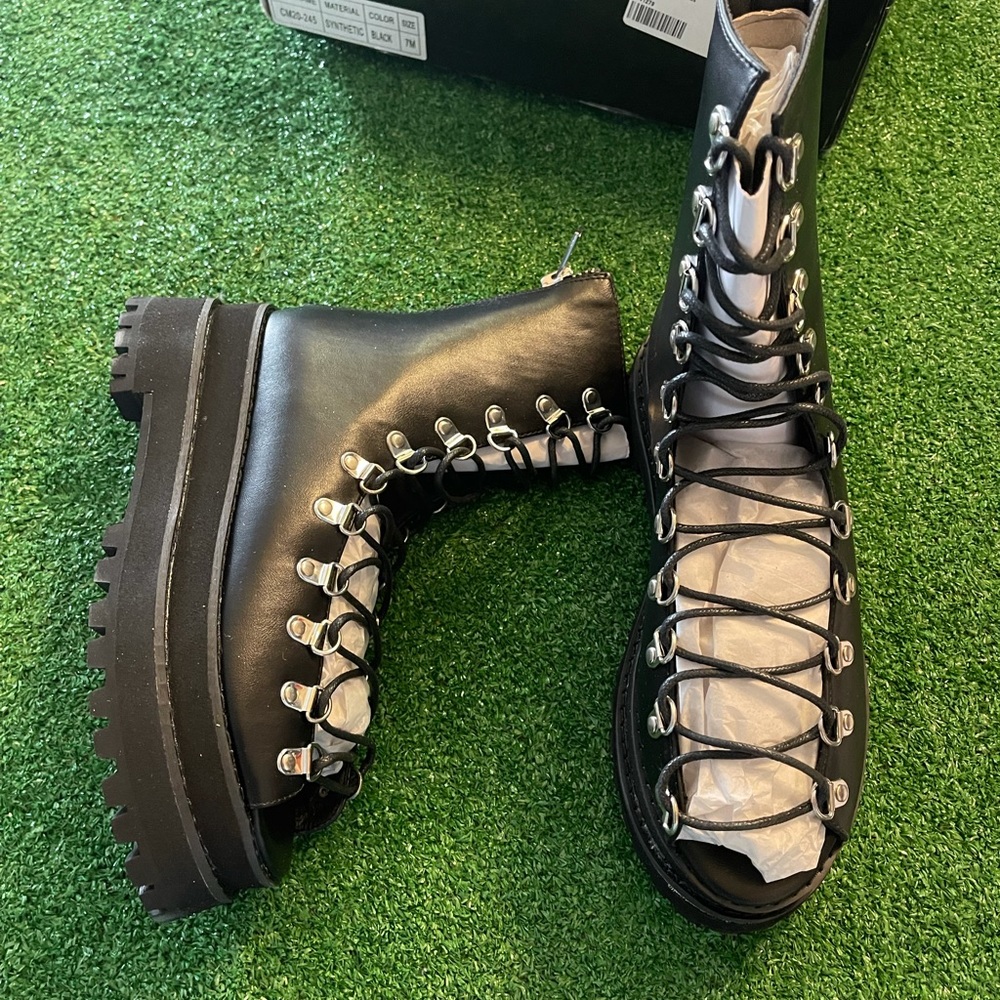 Rare PUSH THE LIMIT LACE UP wmn size 7